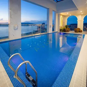 Avari Hotel